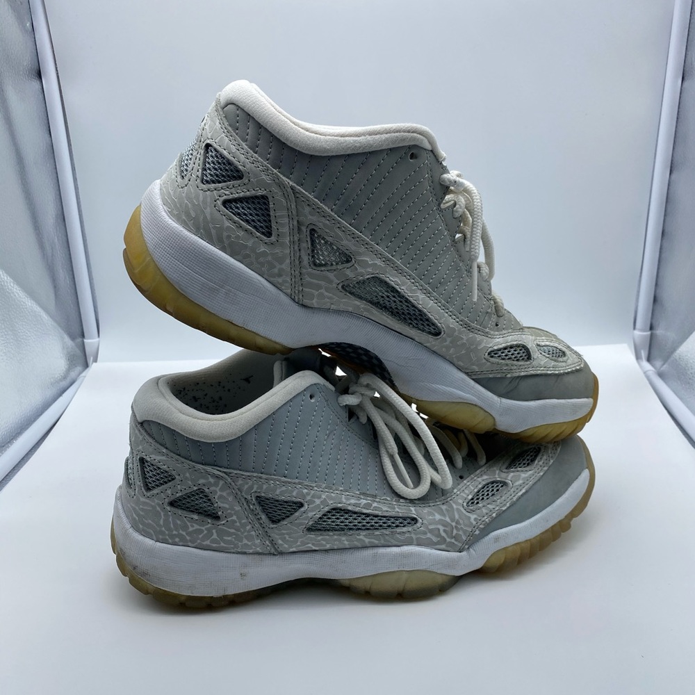 Air Jordan 11 Retro Low - Silver - Size 8.5
